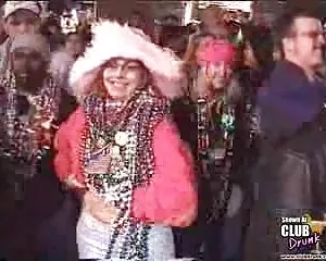 Tette lampeggiante mardi gras ragazze troie