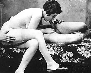 Da una scatola di scarpe del nonno. culo italiano porno
