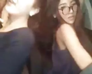 Un mucchio di lady boy ragazze che ballano in un ingorgo cartoni porno