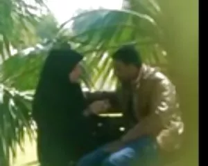 Ragazza araba in aree succhia e si masturba prende lo sperma film erotici gratis in italiano