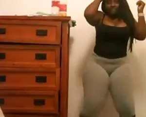 Bbw mulatta torte di leggings grigi sesso mature