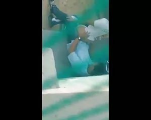 Telecamera nascosta scopata nel cortile film porno gratis