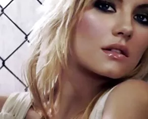 Elisha cuthbert masturbarsi sfida prno italiano gratis