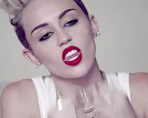 Miley cyrus - non possiamo fermare film video porno gratis