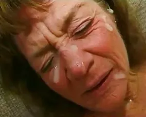 Rugosa nonna ama 4 membri e un sacco di di sperma porno troie mature