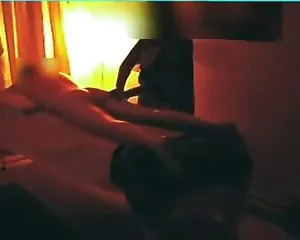 Si masturba di nascosto in un salone di massaggio video donne quarantenni