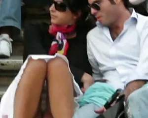 Voyeur 5 ragazze di bellezza per le scale con un ragazzo cerco film hard gratis