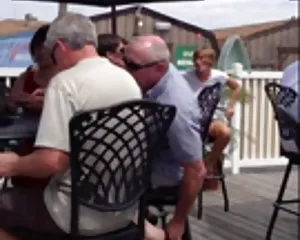 Beach bar cameriera voyeur video porno amatoriale in italiano