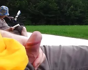 Teaser - nonna nel parco nude ragazze