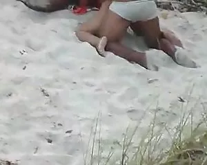 Moglie slut ottiene il cazzo duro sulla spiaggia. foto di ragazze nude gratis
