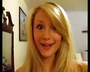 Bella bionda con enormi tette poirno