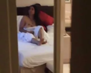 Ragazza indiana lampeggiante servizio in camera a parlare in hindi sesso xxx