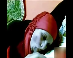 Ragazza araba con rossi hijab succhiare un cazzo sesso video italiano