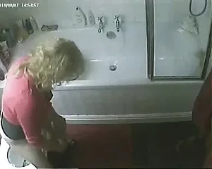Così cornea... masturbazione nascosta in bagno donne mature film gratis