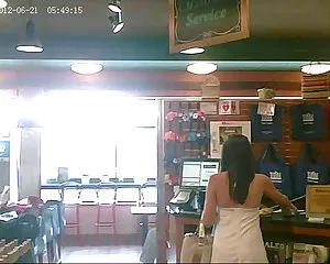 Upskirted adorabile bruna, bel culo video italiani amatoriali gratis