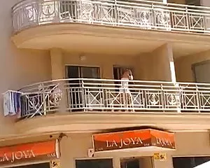 Telecamera nascosta ragazze senza mutande sul balcone porno italiano gratuito
