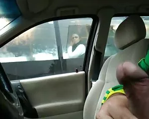 Lampeggia in auto attraverso il finestrino del bus film porno compl