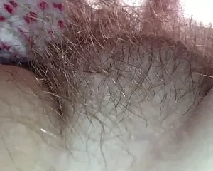 Close up di un suo morbido paffuto peloso collinetta. infermiere troie