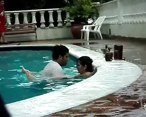 Sesso in piscina. solo film porno italiani
