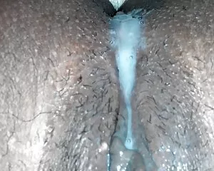 Sperma in culo gocciolante dalla figa della moglie porno gratis foto