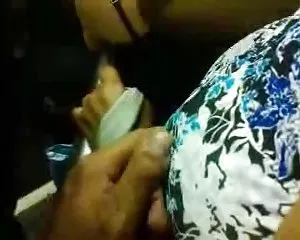Toccano le tette in autobus pornitalia