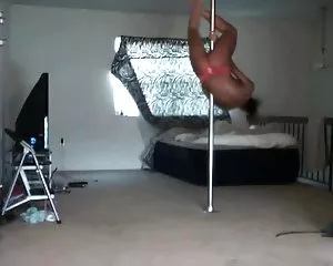 Brianna pole dance foto giovani donne nude
