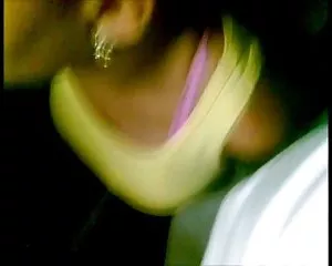 Lei gli permette di colpire le sue tette vecchie troie video gratis