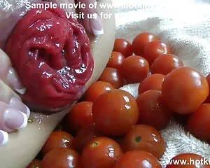 Hotkinkyjo anale giocare vegetale (50 pomodori) videp porno